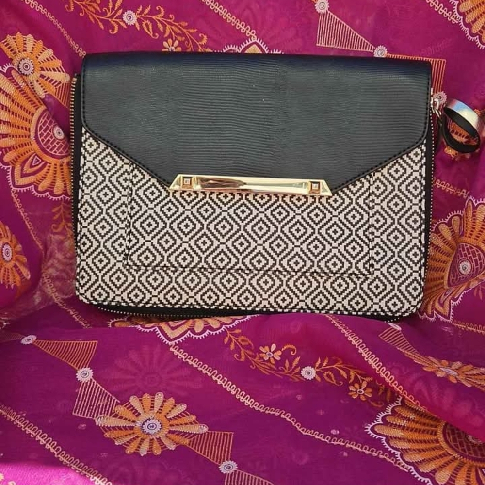 Stella & Dot Black and White Geometric Crossbody Bag